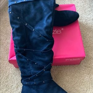 Shoe Dazzle Flat boot, Navy